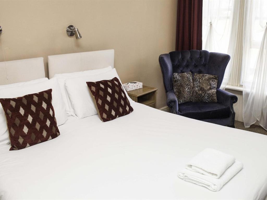 The Castle Inn Hotel Steyning Room photo